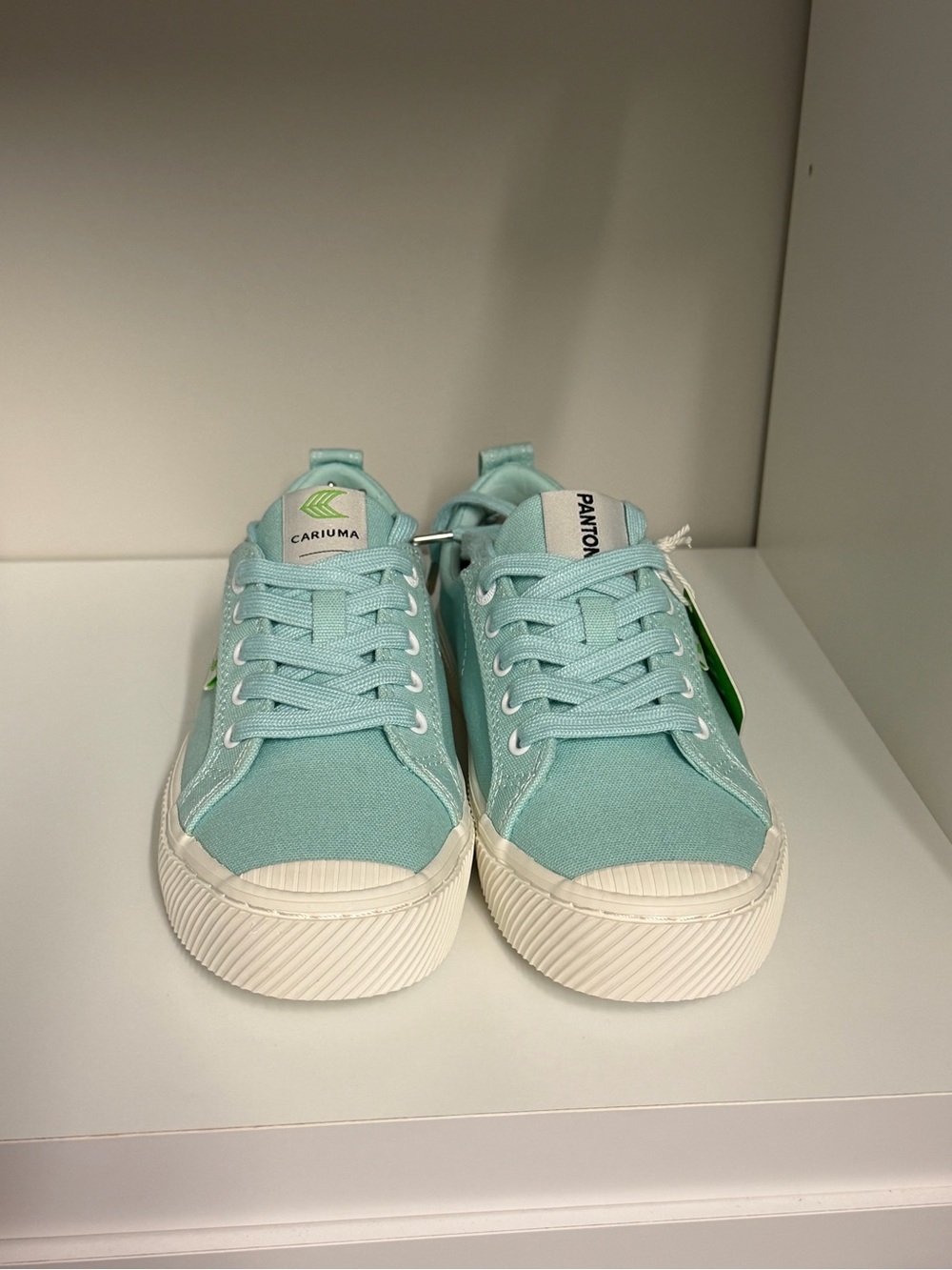 NEW Cariuma Pantone unisex sneaker eggshell blue Womens 7 Mens 5.5 - Picture 3 of 12